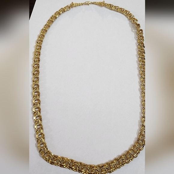 Elegant Gold Chain Necklace - Picture 2 of 6